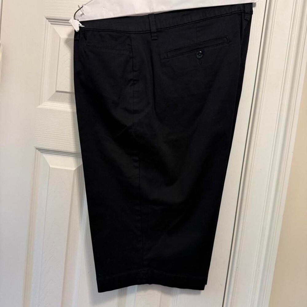 NWOT Bandolino women's black Bermuda-length chino shorts
